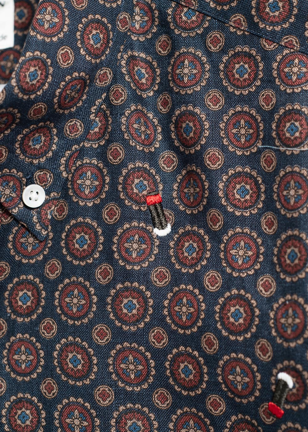 かりゆしウェア（沖縄版アロハシャツ） MAJUN - ホタル刺繍×小紋