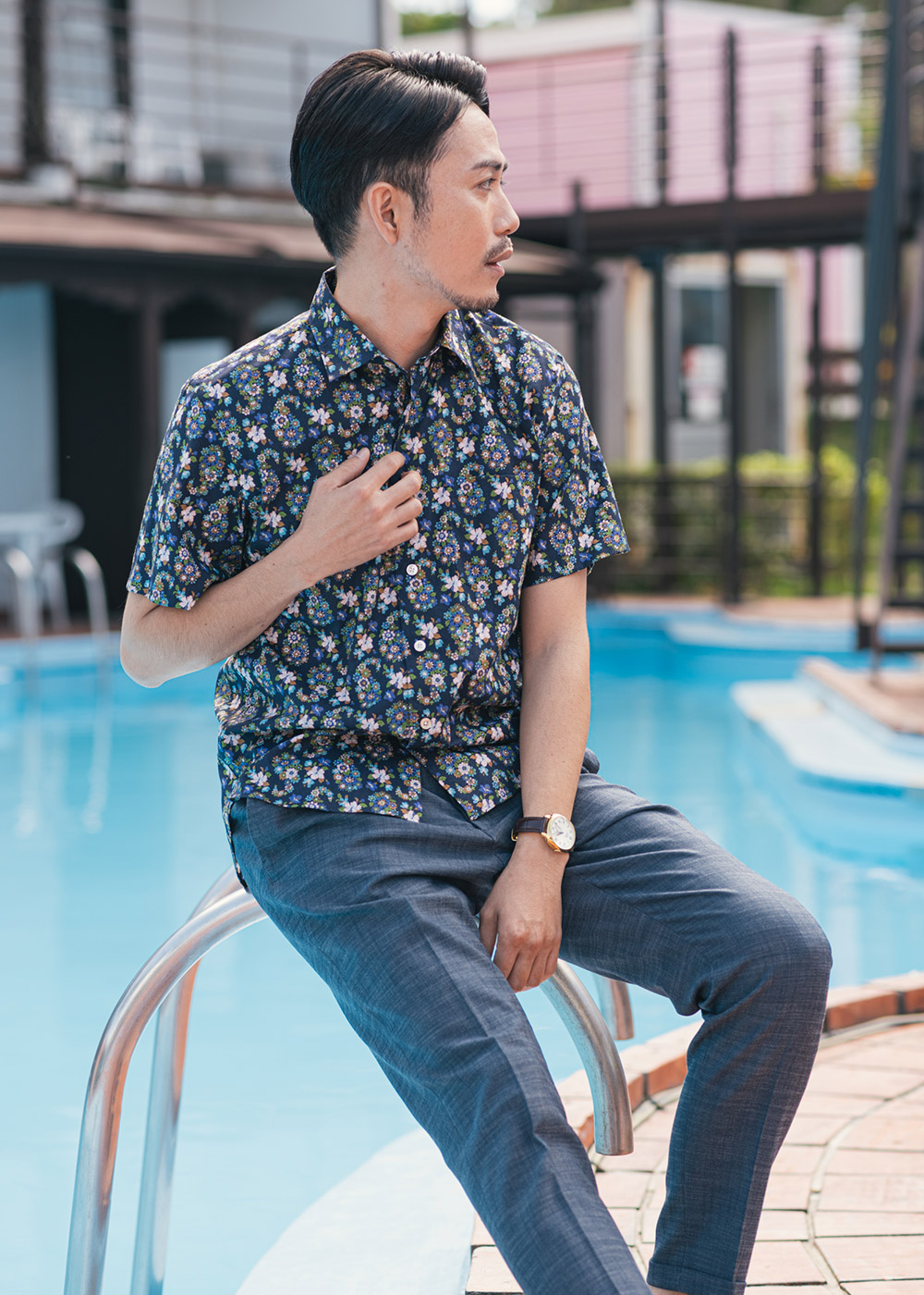 かりゆしウェア（沖縄版アロハシャツ） MAJUN - カラフルペイズリーフラワー