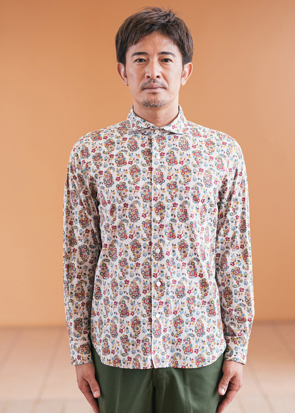 かりゆしウェア（沖縄版アロハシャツ） MAJUN - カラフルペイズリーフラワーL/S