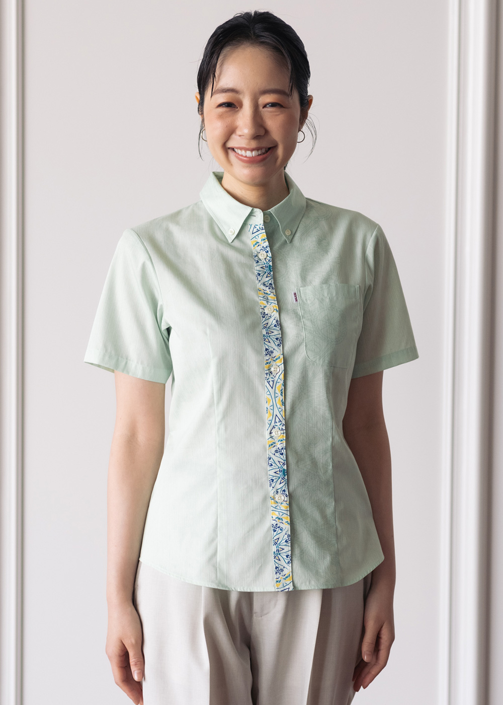 かりゆしウェア（沖縄版アロハシャツ） MAJUN - プリズムアイリス