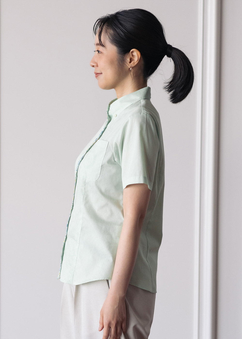 かりゆしウェア（沖縄版アロハシャツ） MAJUN - プリズムアイリス