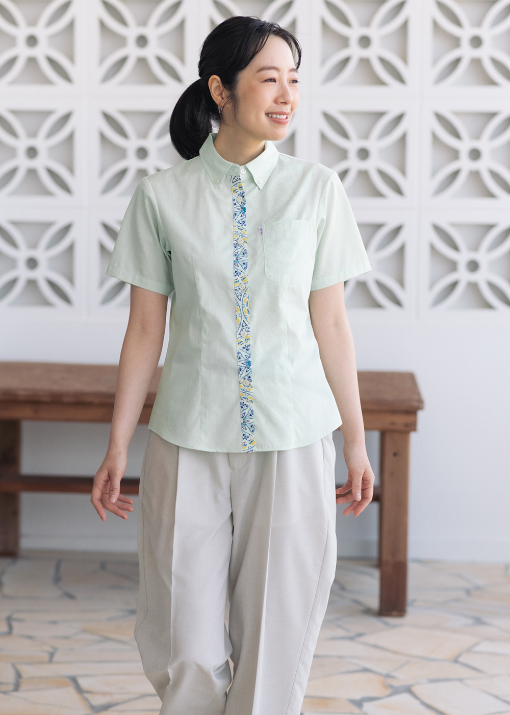 かりゆしウェア（沖縄版アロハシャツ） MAJUN - プリズムアイリス