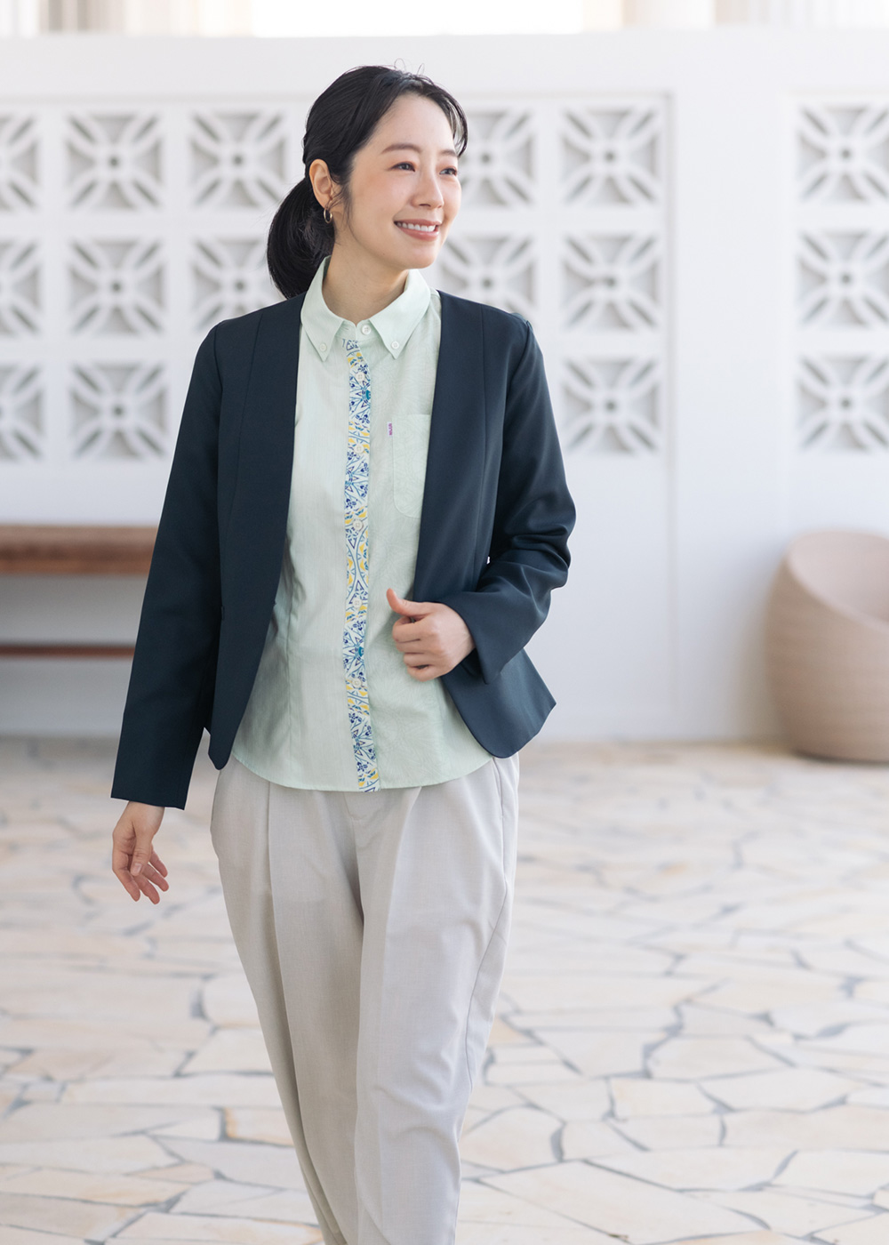 かりゆしウェア（沖縄版アロハシャツ） MAJUN - プリズムアイリス