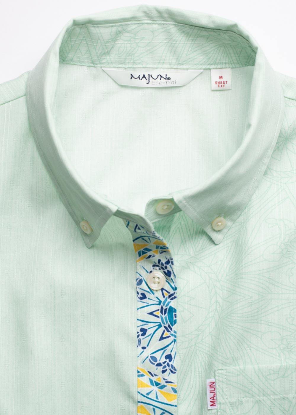 かりゆしウェア（沖縄版アロハシャツ） MAJUN - プリズムアイリス