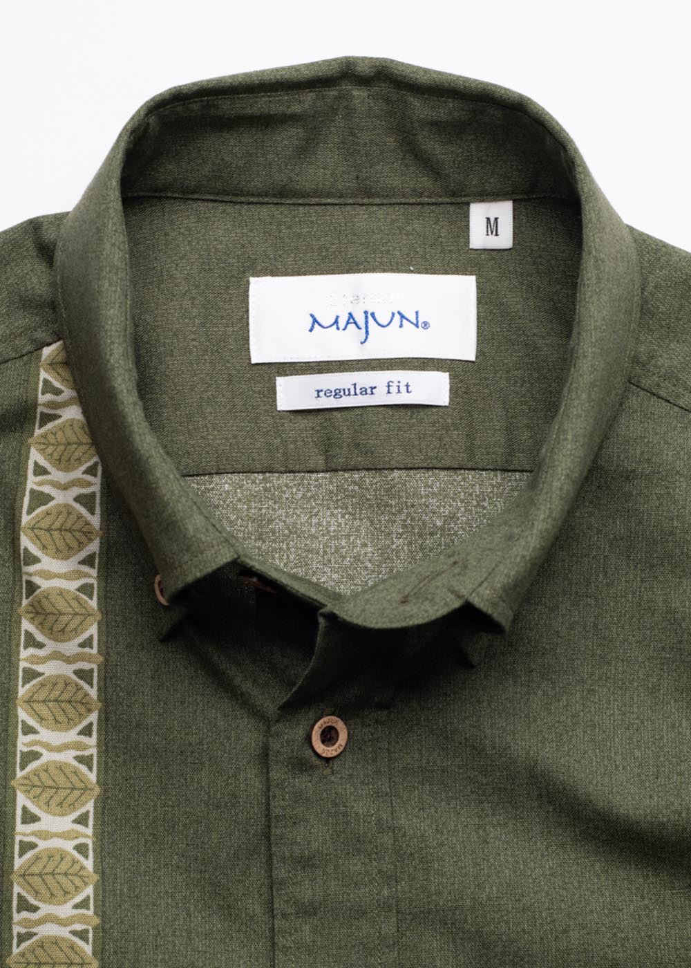 かりゆしウェア（沖縄版アロハシャツ） MAJUN - クロトンガーデン