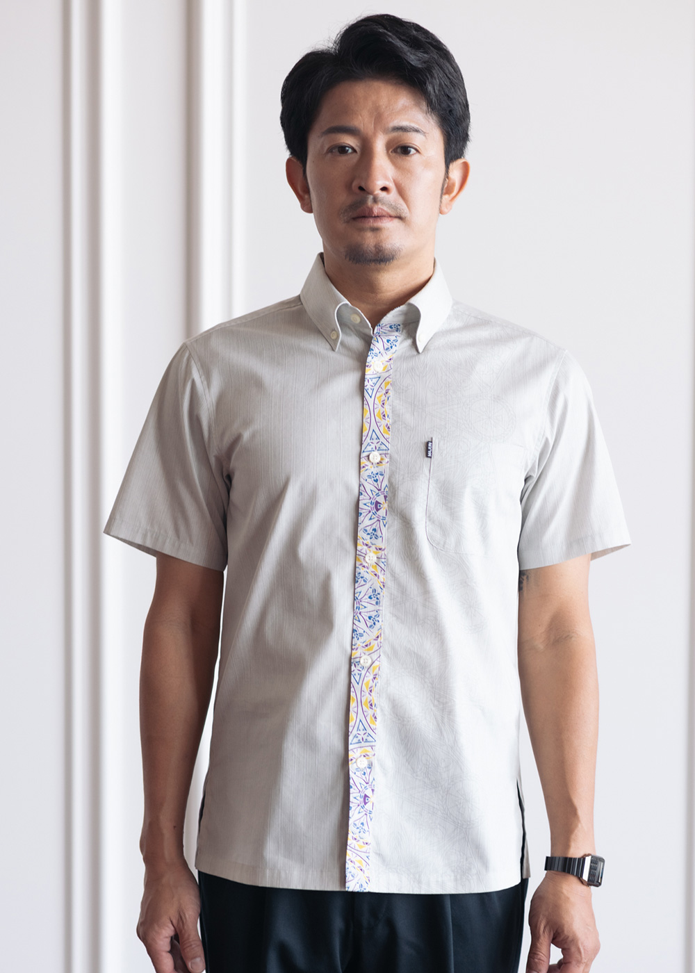 かりゆしウェア（沖縄版アロハシャツ） MAJUN - プリズムアイリス