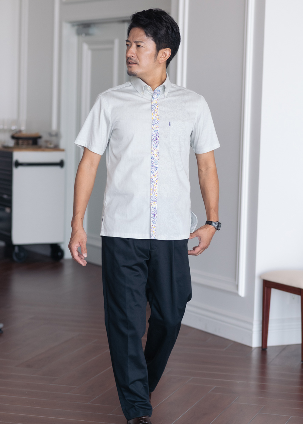 かりゆしウェア（沖縄版アロハシャツ） MAJUN - プリズムアイリス