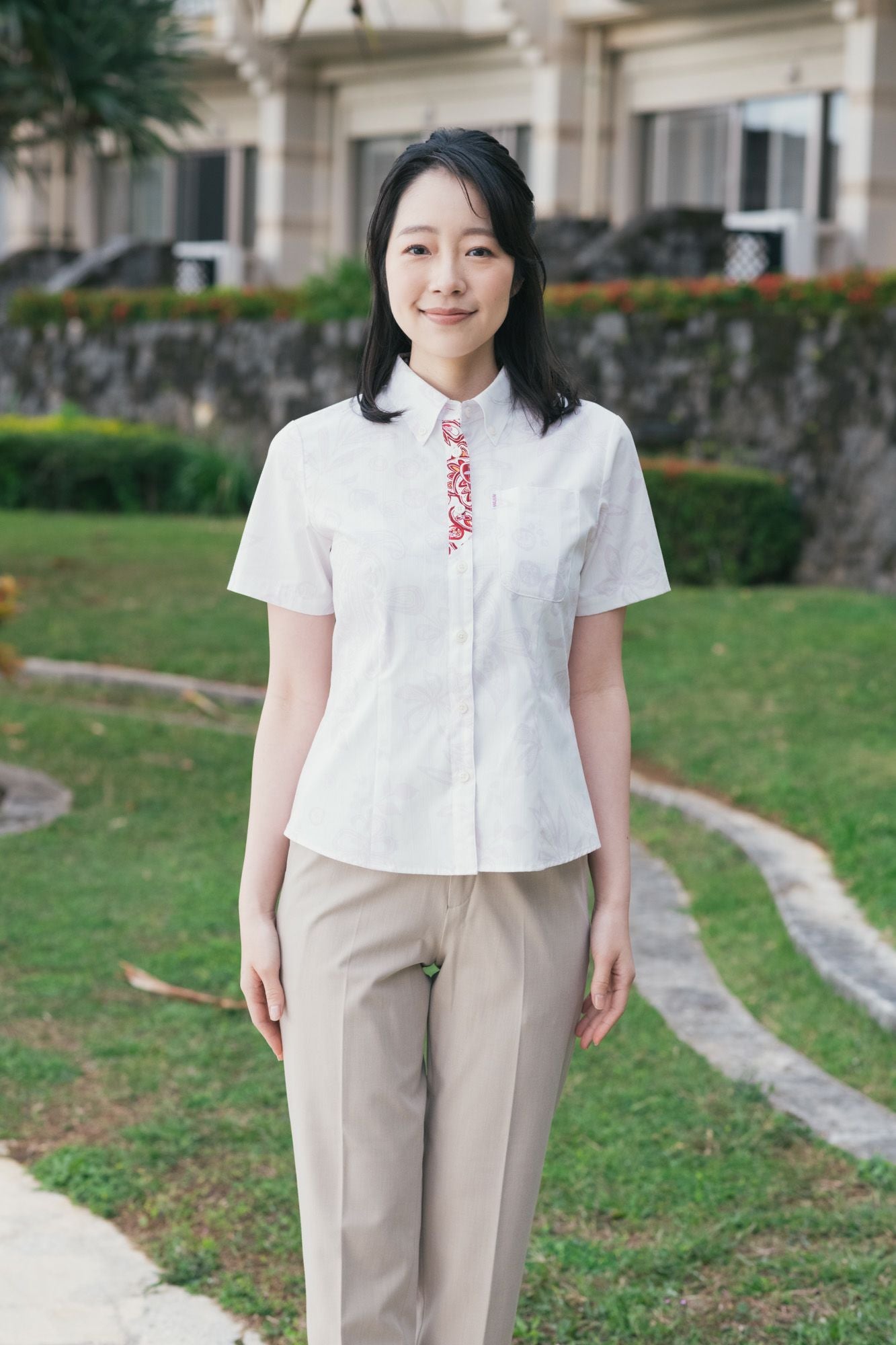 美品　MAJUN OKINAWA ボタニカルコルサージ　かりゆしウェア ブラウス LADIES'】ボタニカルコルサージ | かりゆしウェア（沖縄版アロハシャツ